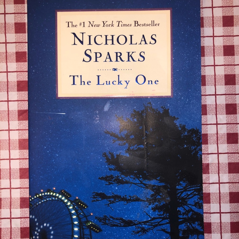NICHOLAS SPARKS THE LUCKY ONE BOOK